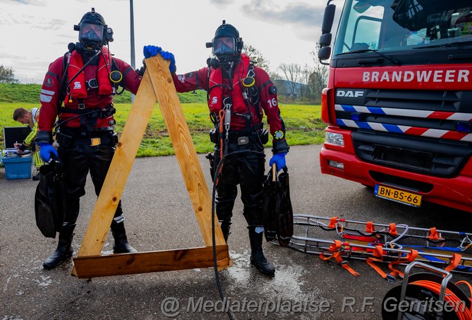 Mediaterplaatse duik oefening brandweer gouda donkstraat gouda 17112023 Image00014