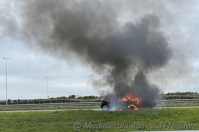 Mediaterplaatse auto brand tijdens het rijden 08102023 Image00001