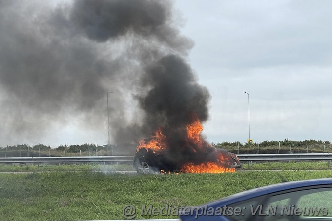 Mediaterplaatse auto brand tijdens het rijden 08102023 Image00002