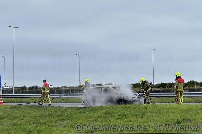 Mediaterplaatse auto brand tijdens het rijden 08102023 Image00008